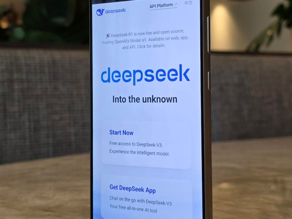 DEEPSEEK-BY-GEEKTIME-1-1024x768.jpg