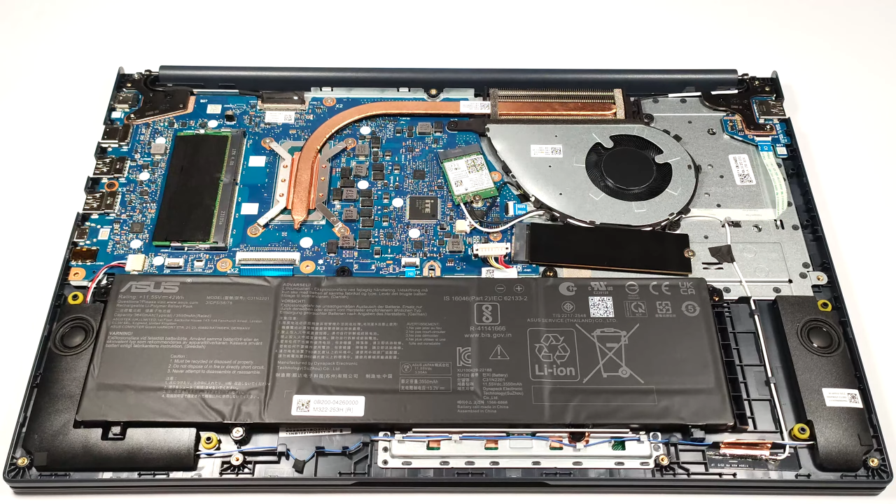 LaptopMedia - 🛠️ How to open ASUS Vivobook 15 F1504 (X1504) - disassembly and upgrade options [QJaAJkzKeGk - 1280x720 - 1m38s].png