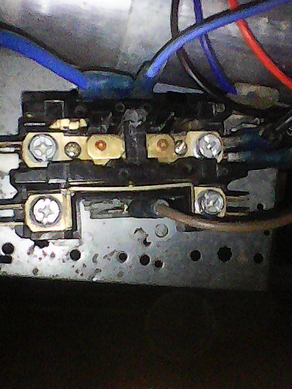 זה הקונטקטור.jpg