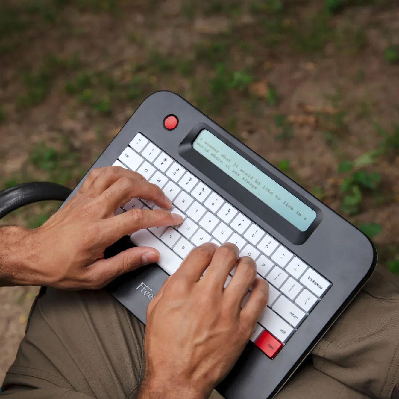 Freewrite_Summer24_0004x_ce1cee9b-4faa-43a4-b16f-e7c6eb7da834_2000x.JPG